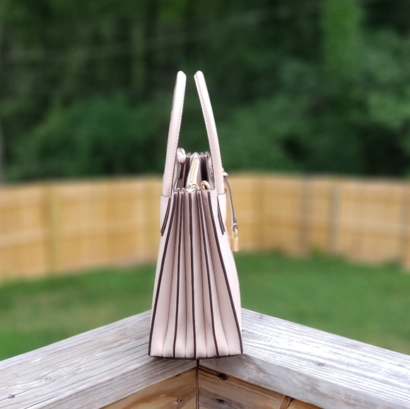 ⚠️LAST 1⚠️Michael Kors Mercer MD Acrdion Conv Tote - Picture 2 of 8